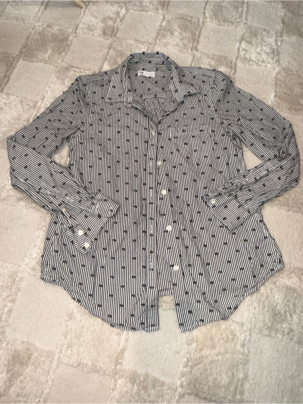 Gap Cotton Boyfriend Shirt Vertical Striped Textured Button-Up in White gray S